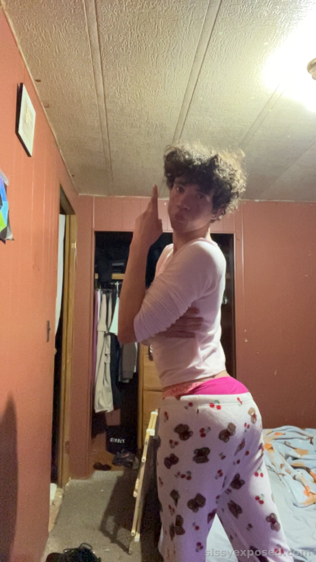 Expose this slut