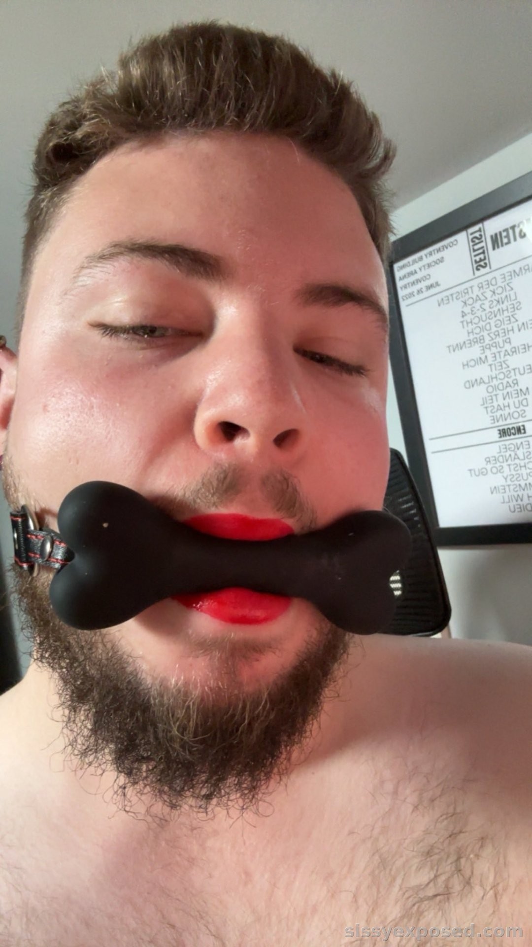 EXPOSED CHIC
