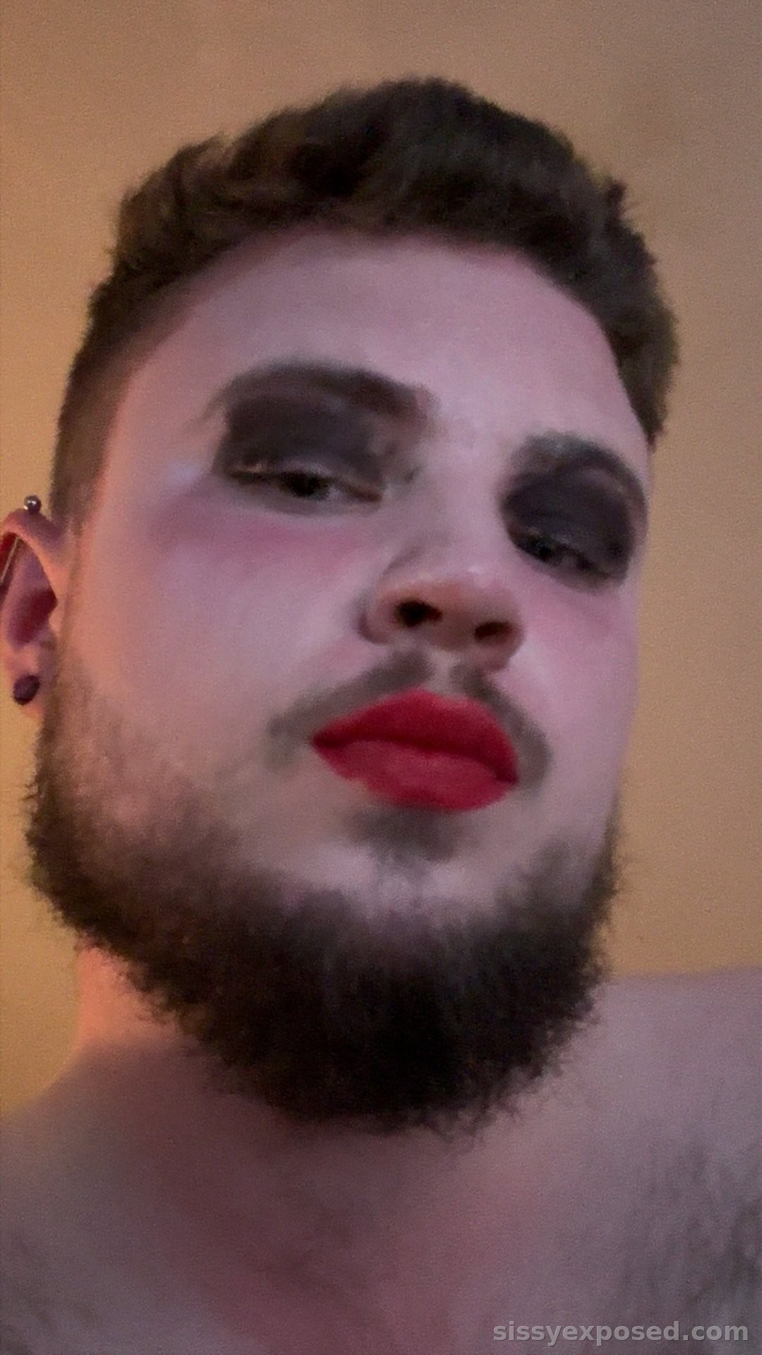 EXPOSED CHIC