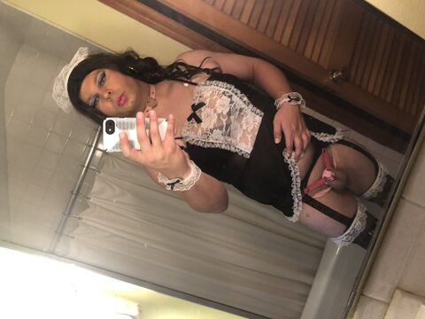 Who doesn’t love a Sissy Maid 🖤🤍💞