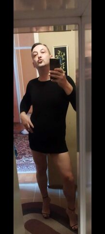 Sissy Mia exposed
