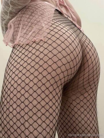 Sissy alexis shows off for daddy