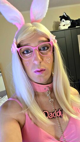 Jaymie loves wearing pink! 🩷