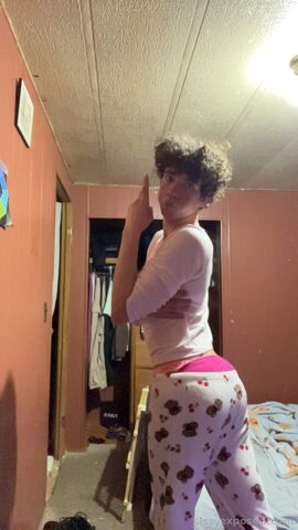 Expose this slut