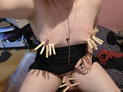 Sissy loves the pain~