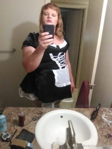im a sissy please expose me