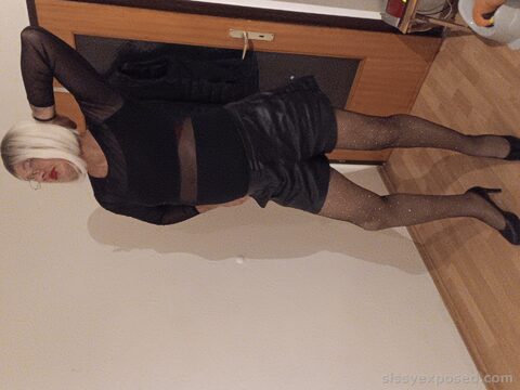 Mandywinger - Sissy in Sparkling Fishnets & Leather Shorts 💋