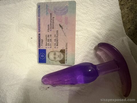 Blackmail Benjamin fiegl permanent Posts / Profile Full of bm Infos and permanent locked too.. helpless waiting for a cruel owner Mistress