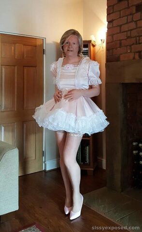 Sissy Maid Services for Domestic Cleaning & Submissive Servant Duties - TEXT Sissy Slut Stephy Kuhn