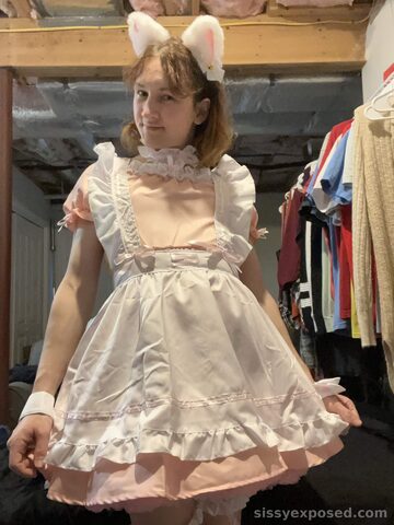 Sissy loves her maid dress!