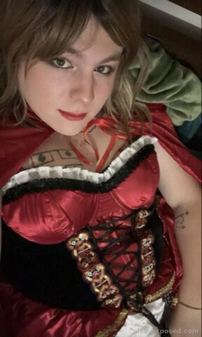 sissy shows off!