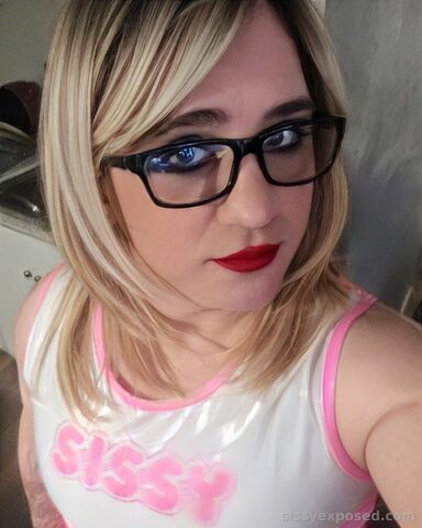 Toni loves the sissy lifestyle
